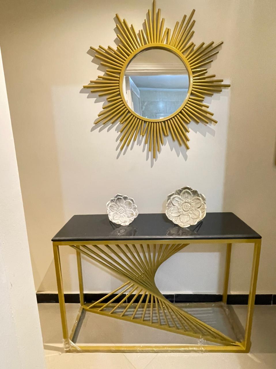 Decorative metal shield - La Joie